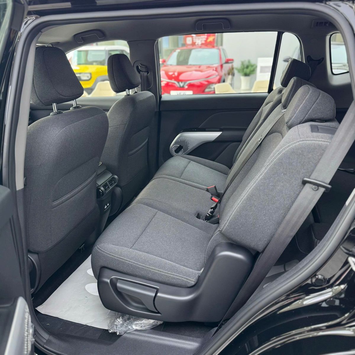Chi tiết nội thất Limo Green 1