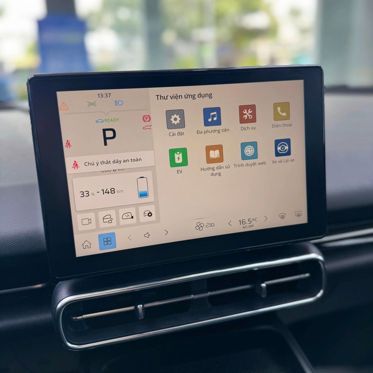 Chi tiết nội thất Limo Green 2