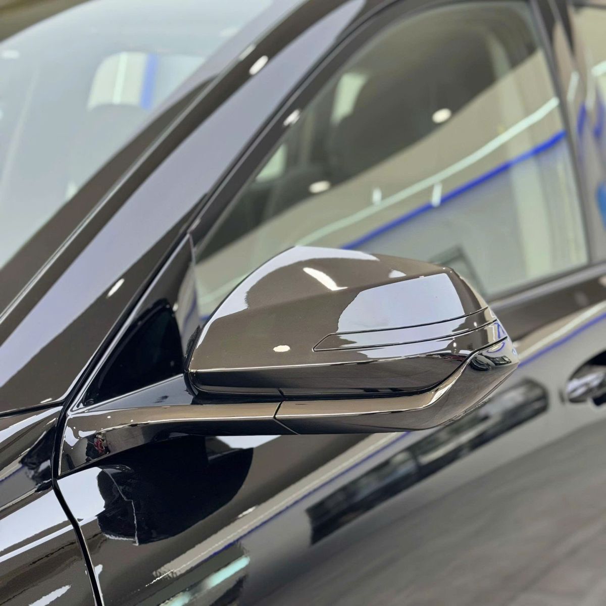 Chi tiết ngoại thất Limo Green 5