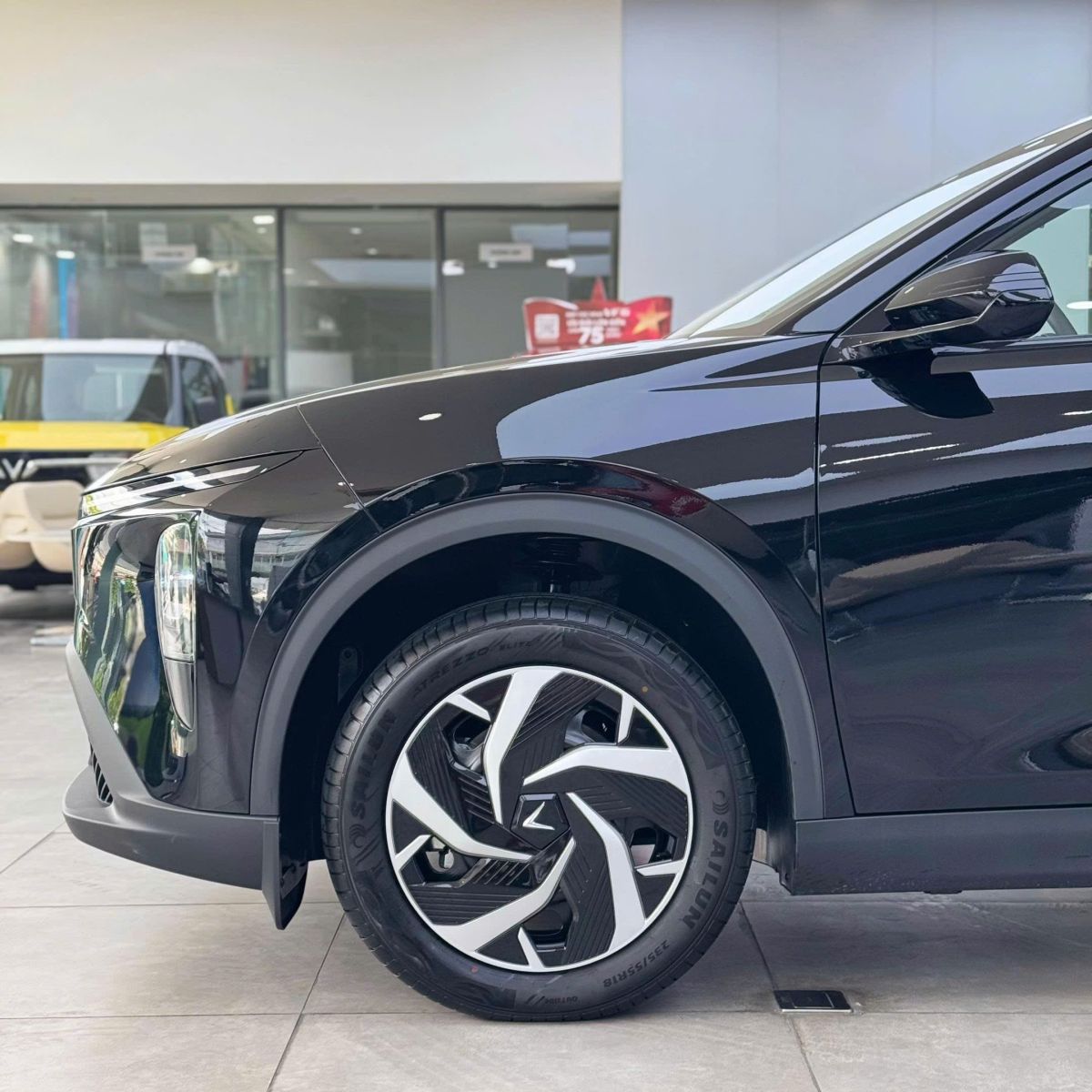 Chi tiết ngoại thất Limo Green 6