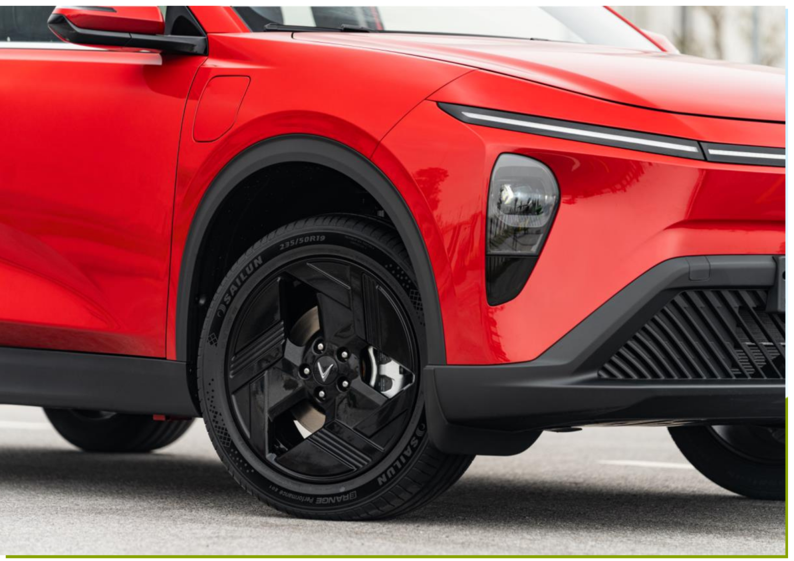 Mâm hợp kim nhôm 19 inch trên VinFast VF MPV 7