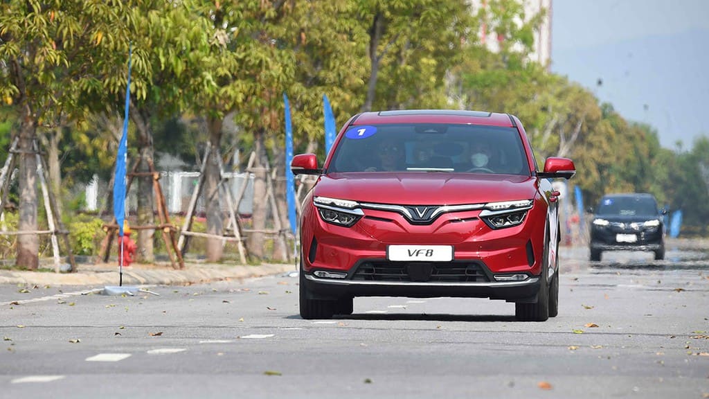 VinFast VF 8 trên hành trình đường dài